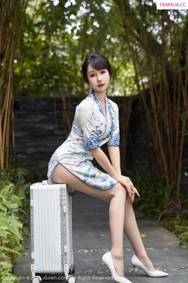 波巧酱  [XiuRen]高清写真图 2023.12.13 No.7804 波巧酱 制服美腿第13张图片
